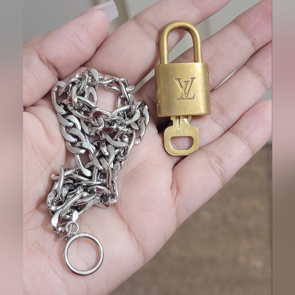 Authentic Gold Louis Vuitton Key and Lock #316🔒🔑 - Picture 7 of 8